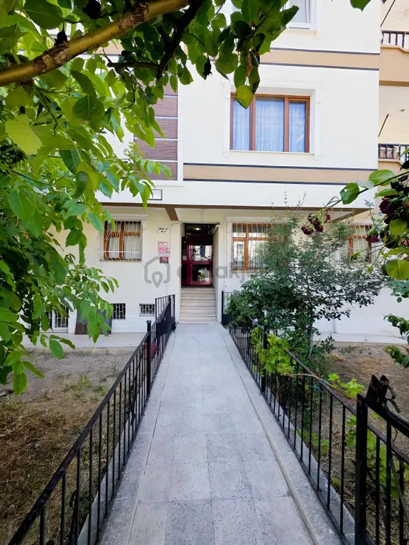 Saimekadın Mah. Ara Kat Merkezi Konumda Kiralık 3+1 Daire 2