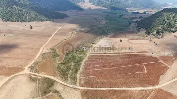 Germenicia'dan Doluca Hoğdu'da (15,637m²) Satılık Ev Ve Tarla 1