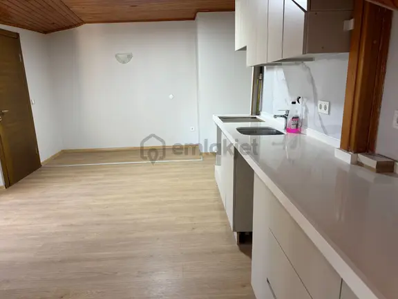 Genç Binada İçi Yenilenmiş Teraslı,asansörlü 2+1 Kiralık 85 M2 Daire 2