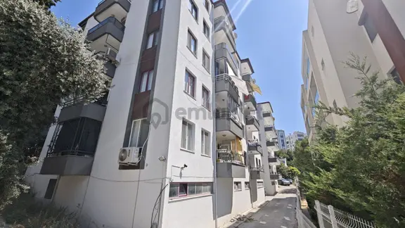 Kuşadası Ege Mahallesi Satılık 3+1 Doğalgazlı Bakımlı Daire 1