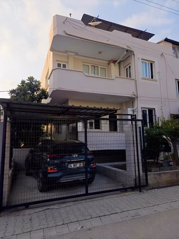 Y. Beyazıt'ta. Geniş 3+1 Aç. Mutf. Doğalgazlı, Bahçeli Mstkl 2