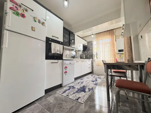 ▀jet Emlaktan Altınkumda Ön Cephe Arakat Geniş Satılık 2+1 Daire 2
