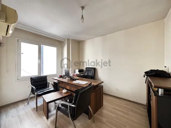 Ergün' Den İş Hanında 200 M² Satılık İş Yeri Geniş Oturum 1