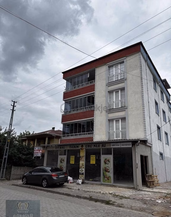 Görgülü Emlak'tan Merkezi Konumda Kiralık İşlek Dükkân 1