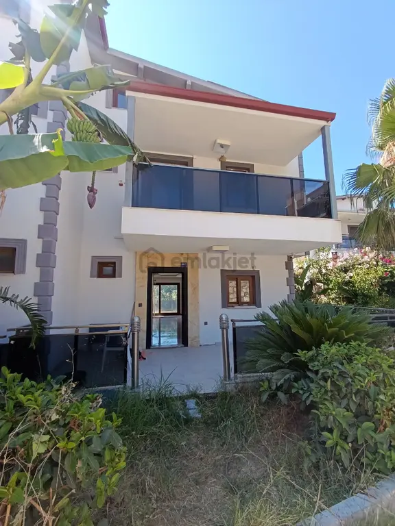 Sıfır 5+1 Genis Odalar Ve Veranda Alani Deniz Manzarali Villa 1