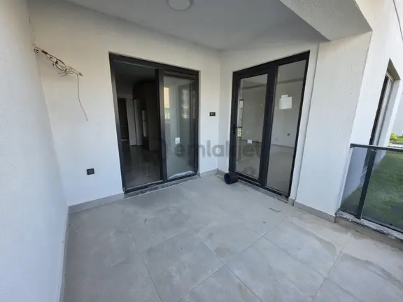 Kayapada Havuzlu Sitede Kiralık Lüks 3+1 Bahçe Katı Daire 2