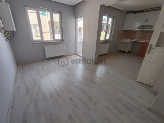 Panayır'da 3+1 Kiralık Bakımlı Daire - Kombili Ve Balkonlu 2