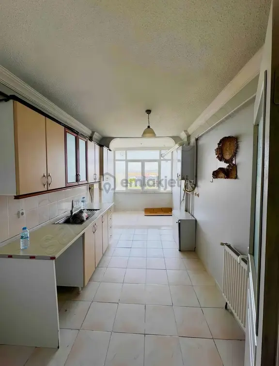 İks Emlaktan Kiralık 3+1 Daire Digoryolu Toki'de 1