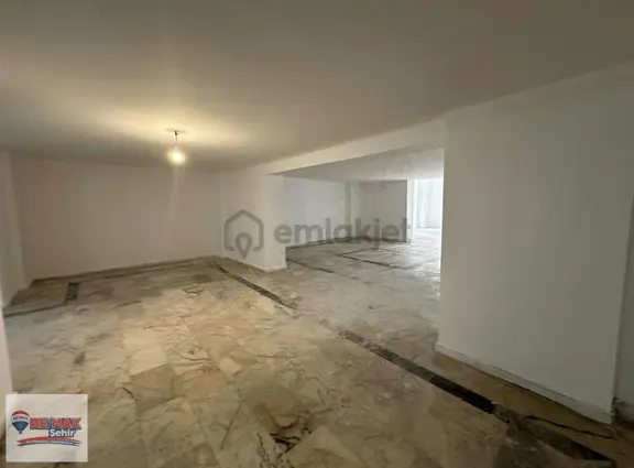 Yalova Merkez'de Kiralık 340 M² Dükkan 2