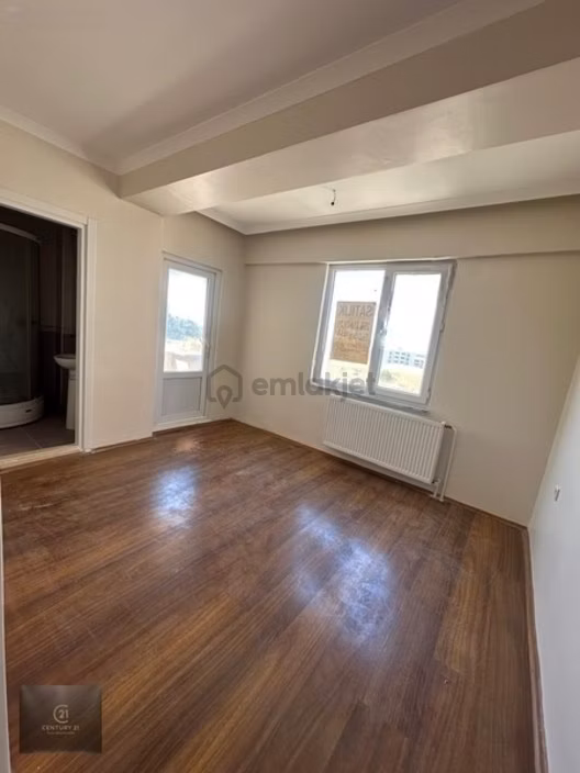 Levent Mahallesinde Güneş Alan Ferah Satılık Daire 2