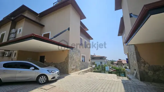 Alanya Kızılcaşehir'de Müstakil Havuzlu 7+1 Kiralık Villa 2