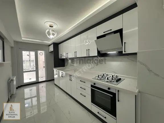 Lüks Yapılı Arakat Kilerli 3+1 Oturuma Hazır Kapalı Otoparklı 1