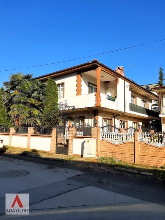 Adapazarı Merkezde Müstakil Bahçeli Evde 1.kat Kiralık 2+1 Daire 1