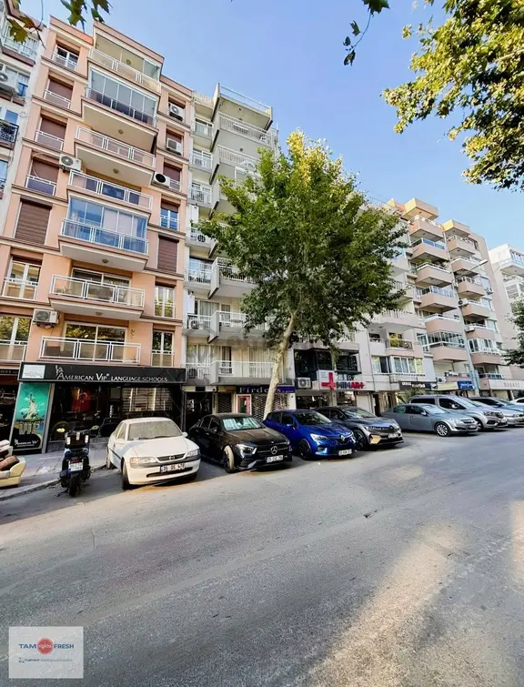 Küçükyalı'da Mithat Paşa Caddesi'nde Satılık 3+1 Daire 1