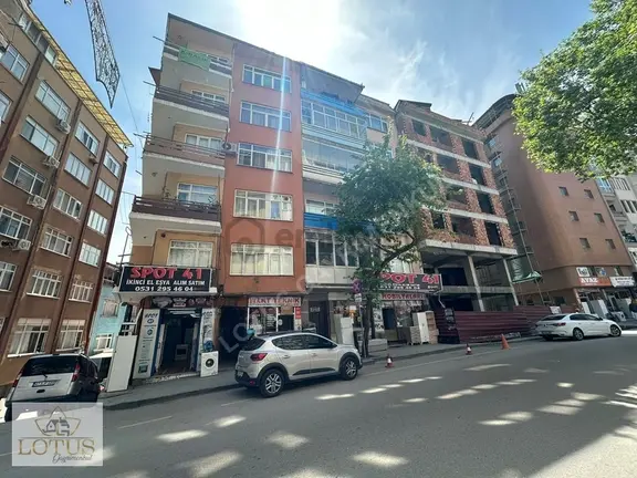 İzmit Kadıköy Mahallesi Merkezi Konum İçi Yenilenmiş 2+1 Satılık 1