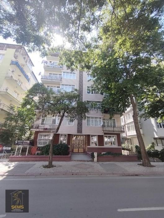 Millet Caddesi'ne Cephe Dükkan Olarak Kullanılabilinecek Daire 1