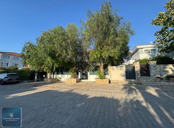 Alaçatı'da Çarşıya Yürüme Mesafesinde Kiralık 4+1 Müstakil Villa 1