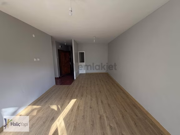 Famas Sitesi'nde Metrobüse 5dk Yürüme Mesafesinde 3+1 Kiralık 2