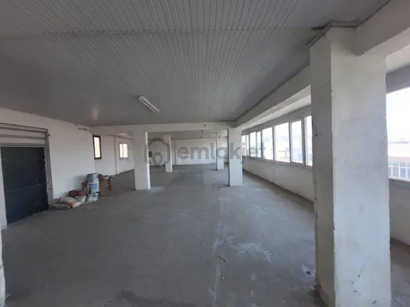 Karabağlar Sanayi Sitesinde 280m2 Boş Dükkan 2