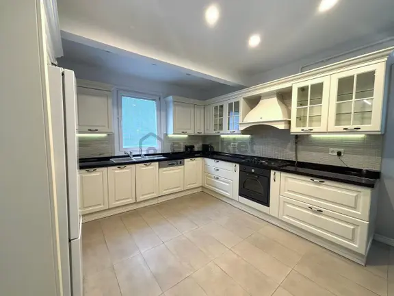 İstanbul Sarıyer'de Deniz Manzaralı Özel Havuzlu 6+2 Satılık Villa 2