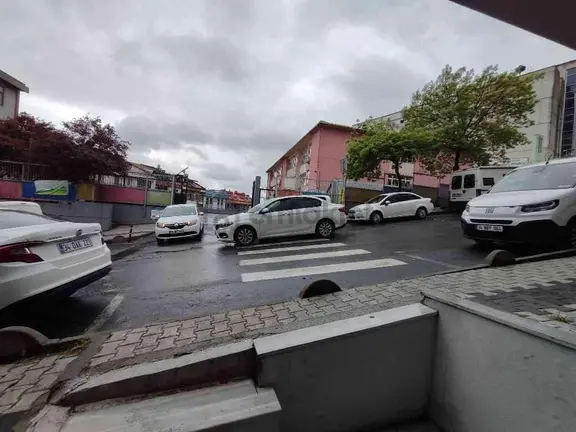 Gümüşsuyu İlköğretim Ortaöğretim Okulunun Karşında Ticari Dükkan 2