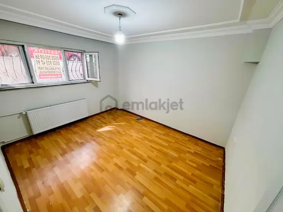 Mehmetakif Mah.merkezi Konumda Mallof İstanbula Yakın Bahçe Katı 1