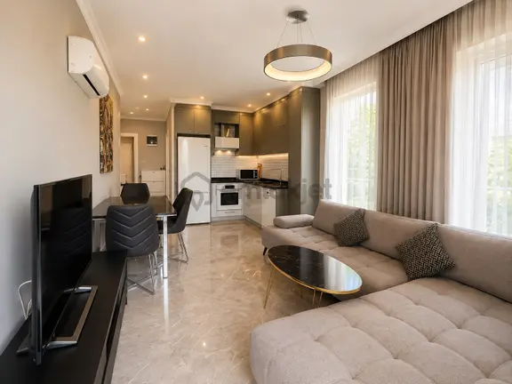 Alanya Merkezde Denize 300 Metre Mesefade Lüks Eşyalı 1+1 Satılık Daire 2