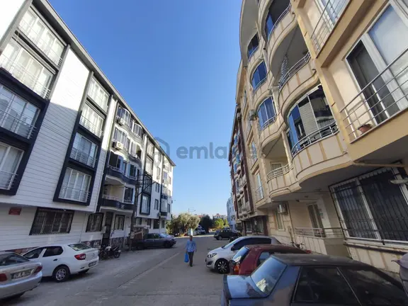 Yüksel'den Cumhuriyet'te Site İçinde Çift Balkon 3+1 Daire 2
