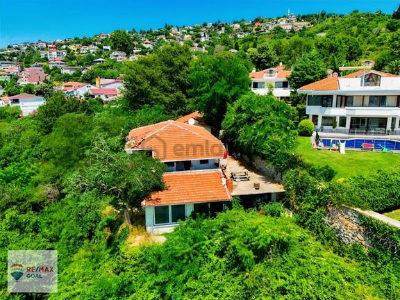 Sarıyerde Deniz Manzaralı 4.578m² Arsa Ve Özel Mülk 2