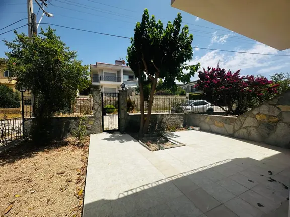Hüseyin Öziç'den Çiftlikköy Sepetçikte Kiralık 3+1 Villa 2