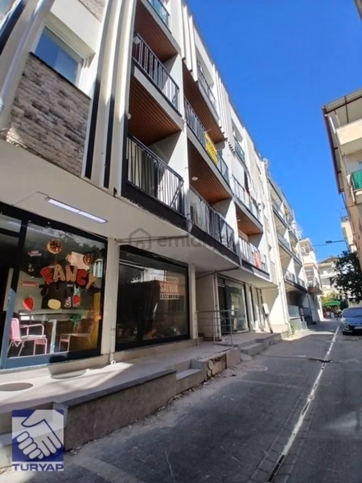 Kuşadası Sehir Merkezinde Sahile 2 Dakika Yürüme Mesafesinde 2