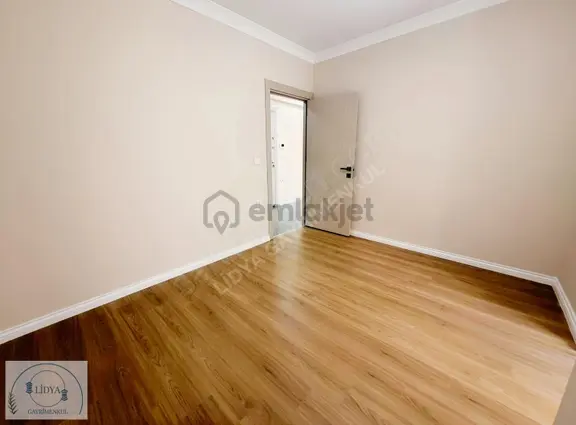 Kayışdağı Mh. Aydınlık Ferah Sıfır Binada Ara Kat 1+1 1