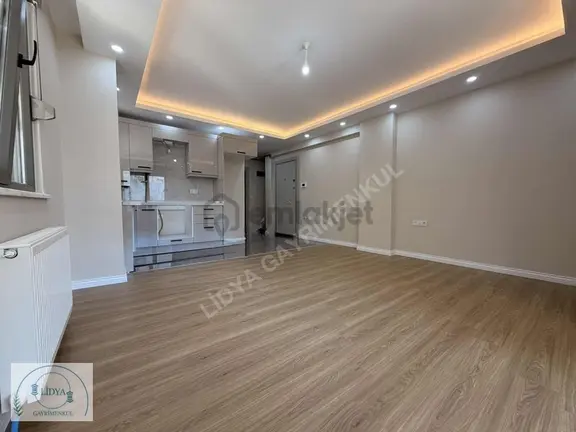 Kayışdağı Mh. Aydınlık Ferah Sıfır Binada Ara Kat 1+1 1