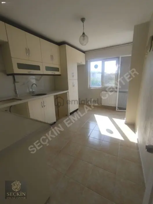 Acil Satılık Cumuhuriyet Mahlesinde Satılık Arakat 3+1 Daire 1