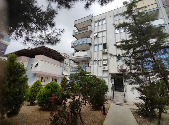 Sağlık Mahallesi'nde Köşe Ferah Jeotermalli Satılık 3+1 Daire 1