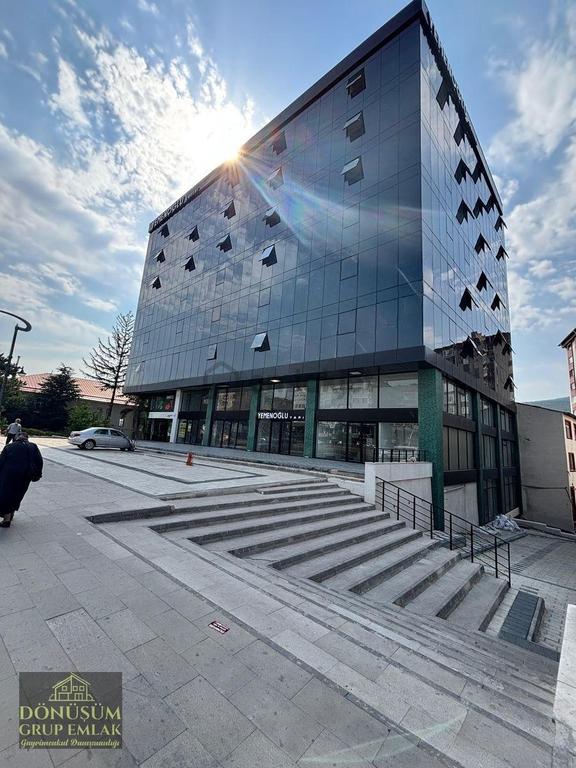 Dönüşüm'den Şehrin Gözbebeği Yemenoğlu Center'da Ultra Lüks Ofis 1