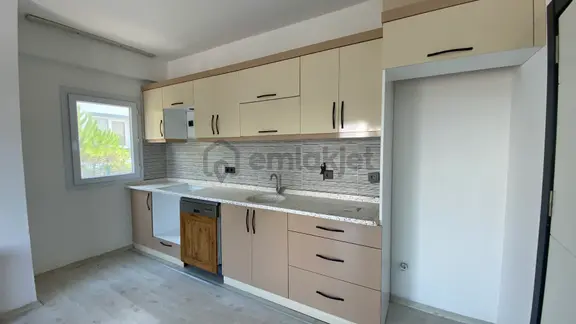 Bodrum Mumcularda Geniş Balkonlu Ferah Kullanım Alanına Sahip 2+1 Eşyasız Kiralık Daire 1