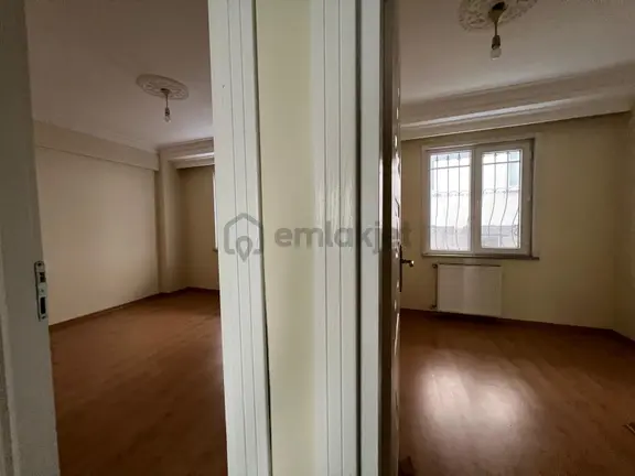 Metrobüse Yakın Masrafsız Kiralık Aile Binasında 2+1 Daire ! 2
