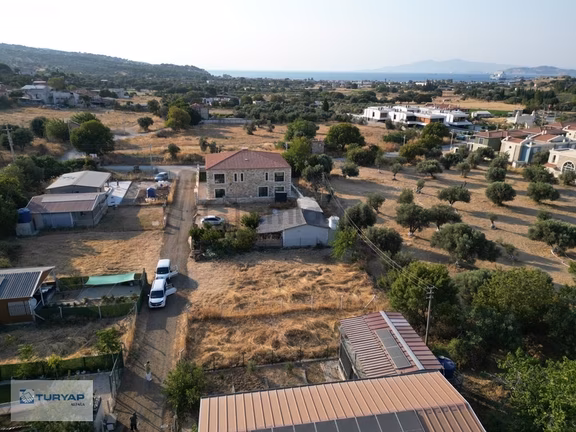 Foça Kozbeyli'de 397m² Köy Merkezinde Hisseli Tarla 1