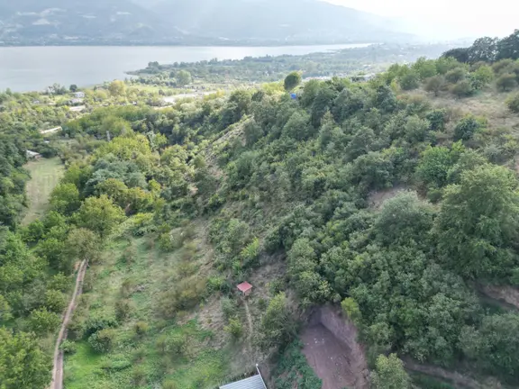 Kocaeli Kartepe Yeni Eşme'de Göl Manzaralı 3.017 Metrekare Bahçe 1
