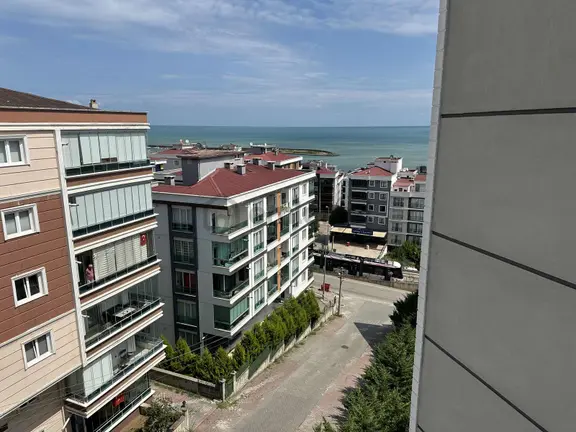 Deka Gayrimenkul'den Tramvaya Cephe Deniz Manzaralı Kiralık 1+1 1