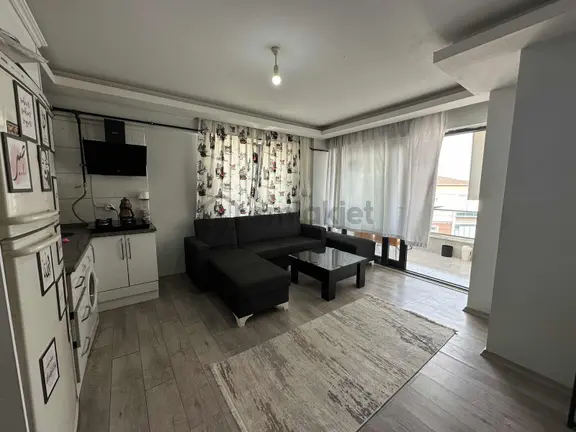 Deka Gayrimenkul'den Tramvaya Cephe Deniz Manzaralı Kiralık 1+1 2