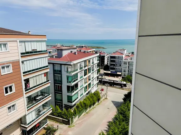 Deka Gayrimenkul'den Tramvaya Cephe Deniz Manzaralı Kiralık 1+1 1