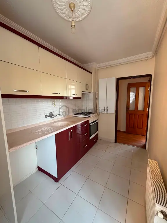 Yüzüncüyıl Mahallesi’nde Temiz, Bakımlı Ve Ferah 3+1 Kiralık Daire! 2