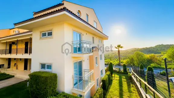 Kuşadası Golf Park'ta, Deniz Manzaralı, Eşyalı 3+1 Dubleks 1