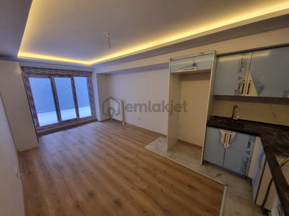 Deluxe 26 'dan Yeni Binada İskeleye 5 Dk Bahçeli 1+1 70 M2 Daire 1