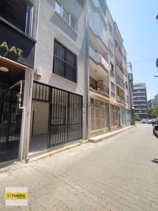Bayraklı Fethi Sekin Parkının Hemen Yanında Kiralık 15m² Dükkan 1