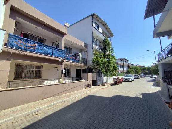Menderes Kasımpaşa'da Villalar Bölgesinde Komple Satılık Bina 1