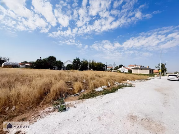 Alakova'da Satılık 580m2 2 Kata İmarlı Köşe Arsa 1