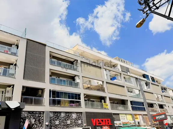 Bayraklı Çiçek Mahallesi Genç Plaza'da 2+1 Satılık Daire 1